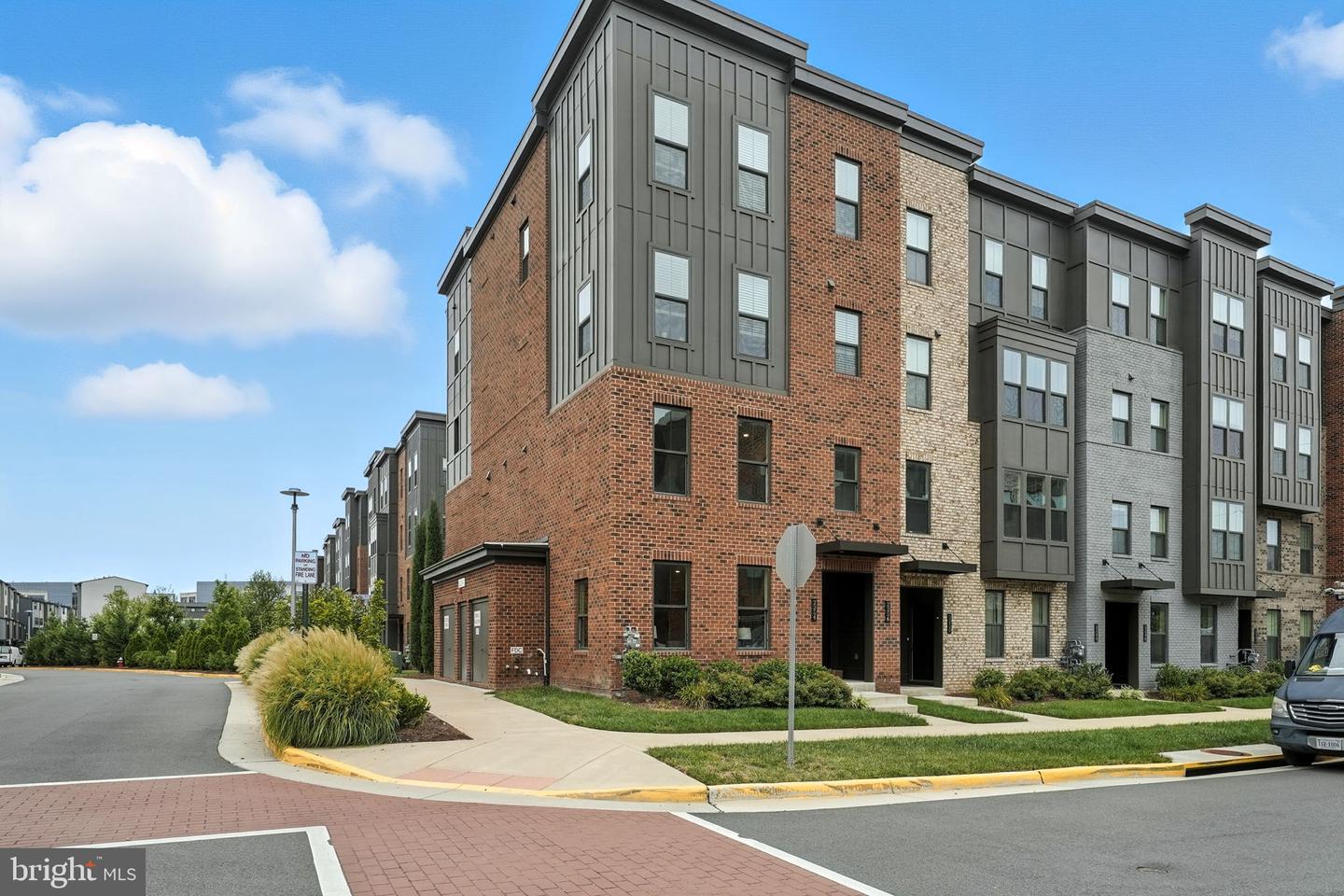 2254 Woodland Gap Terrace, Herndon