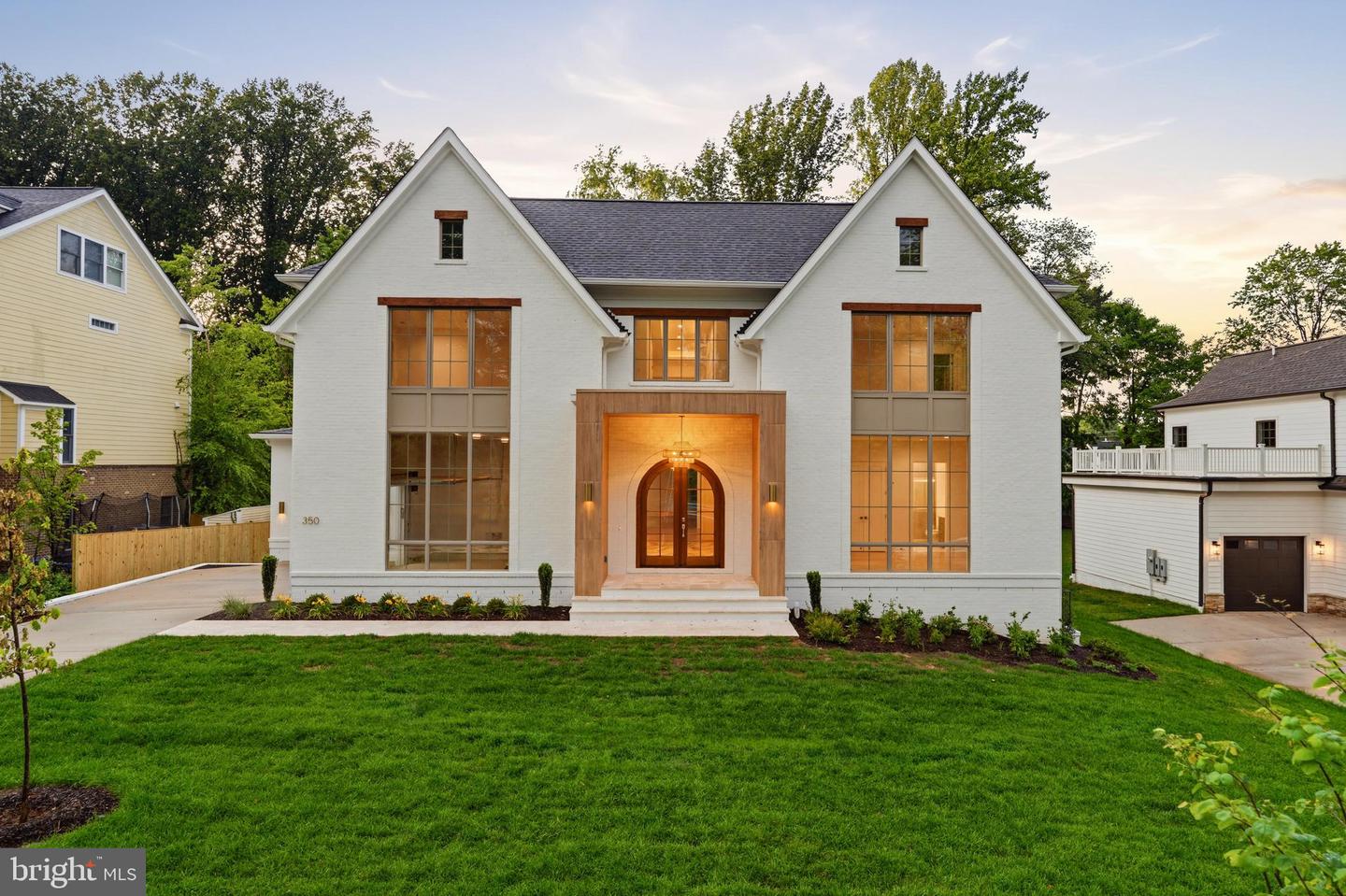 350 Ayr Hill Avenue NE, Vienna
