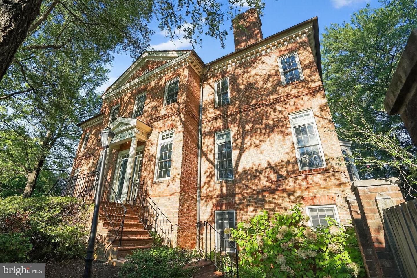 2053 Mayfair Mclean Court, Falls Church