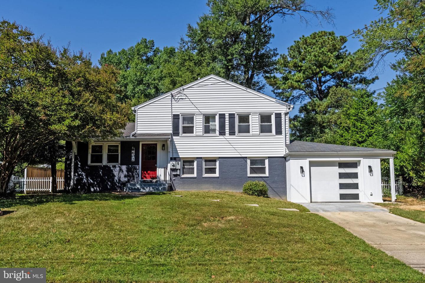 8602 Cushman Place, Alexandria
