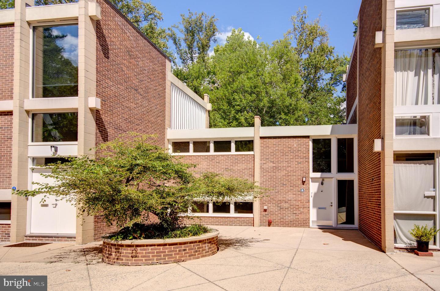 11533 Maple Ridge Road, Reston