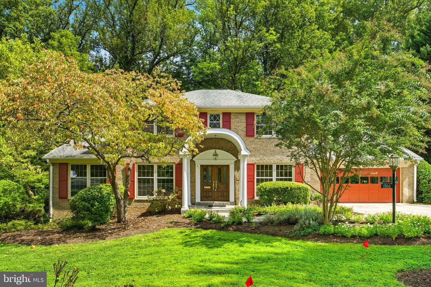 1560 Forest Villa Lane, Mclean