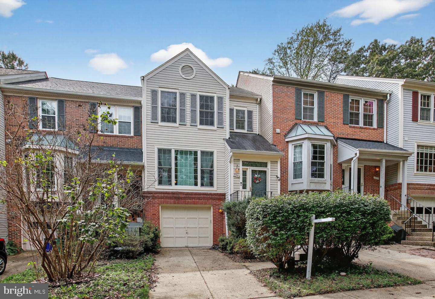 7354 Hidden Knolls Court, Springfield
