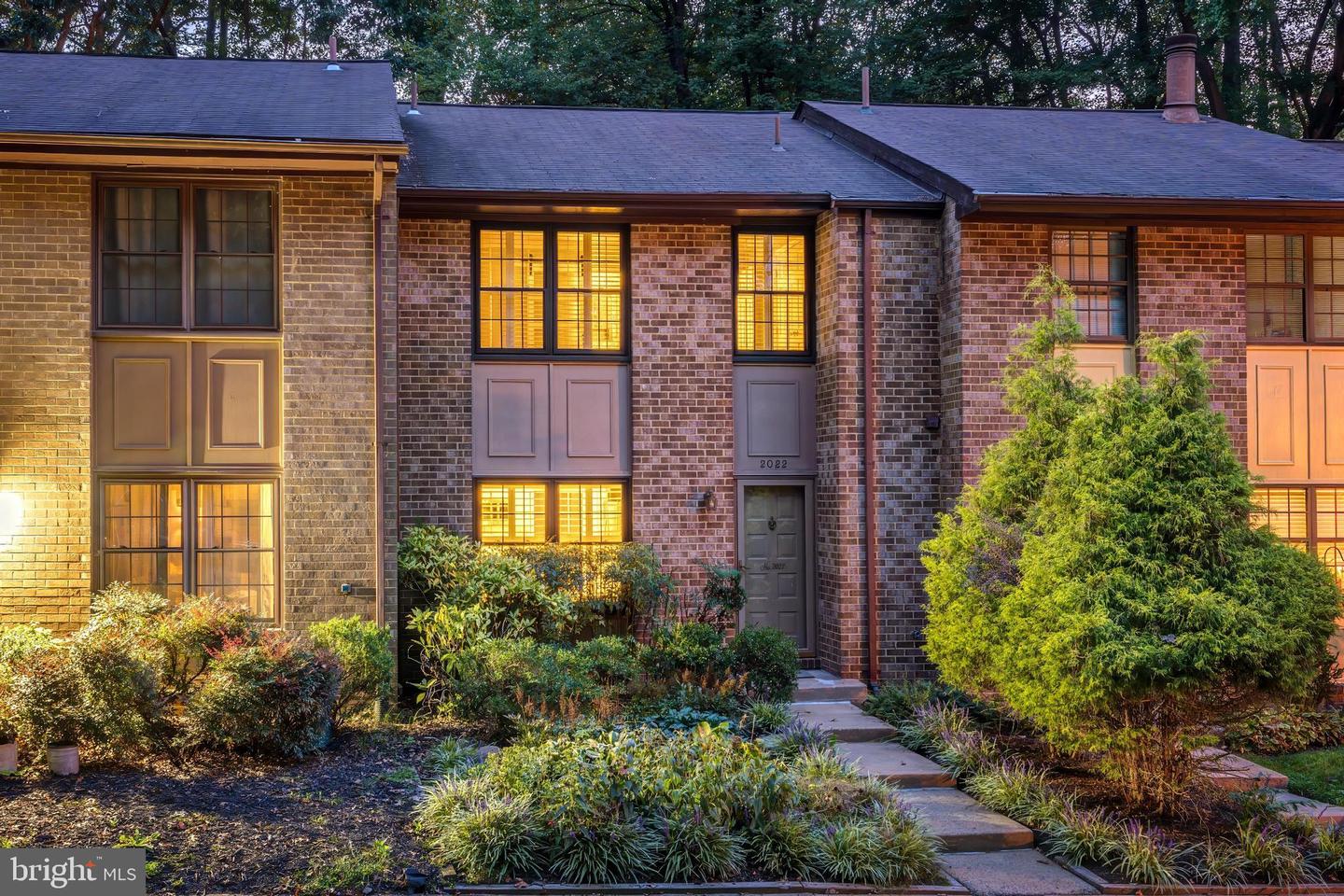 2022 Headlands Circle, Reston