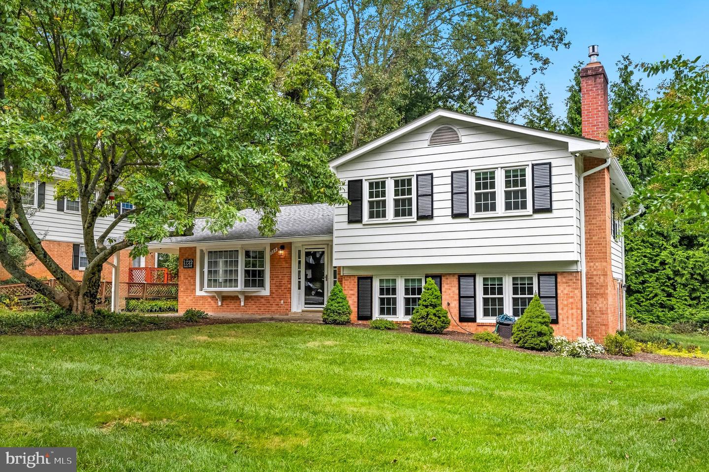 1722 Pine Valley Drive, Vienna
