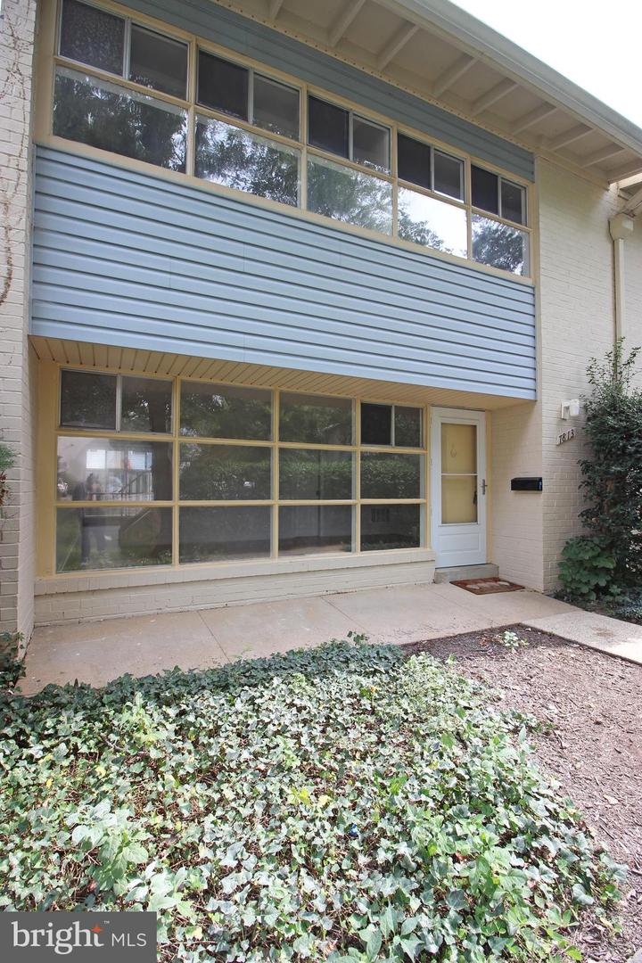 7813 Winona Court, Annandale