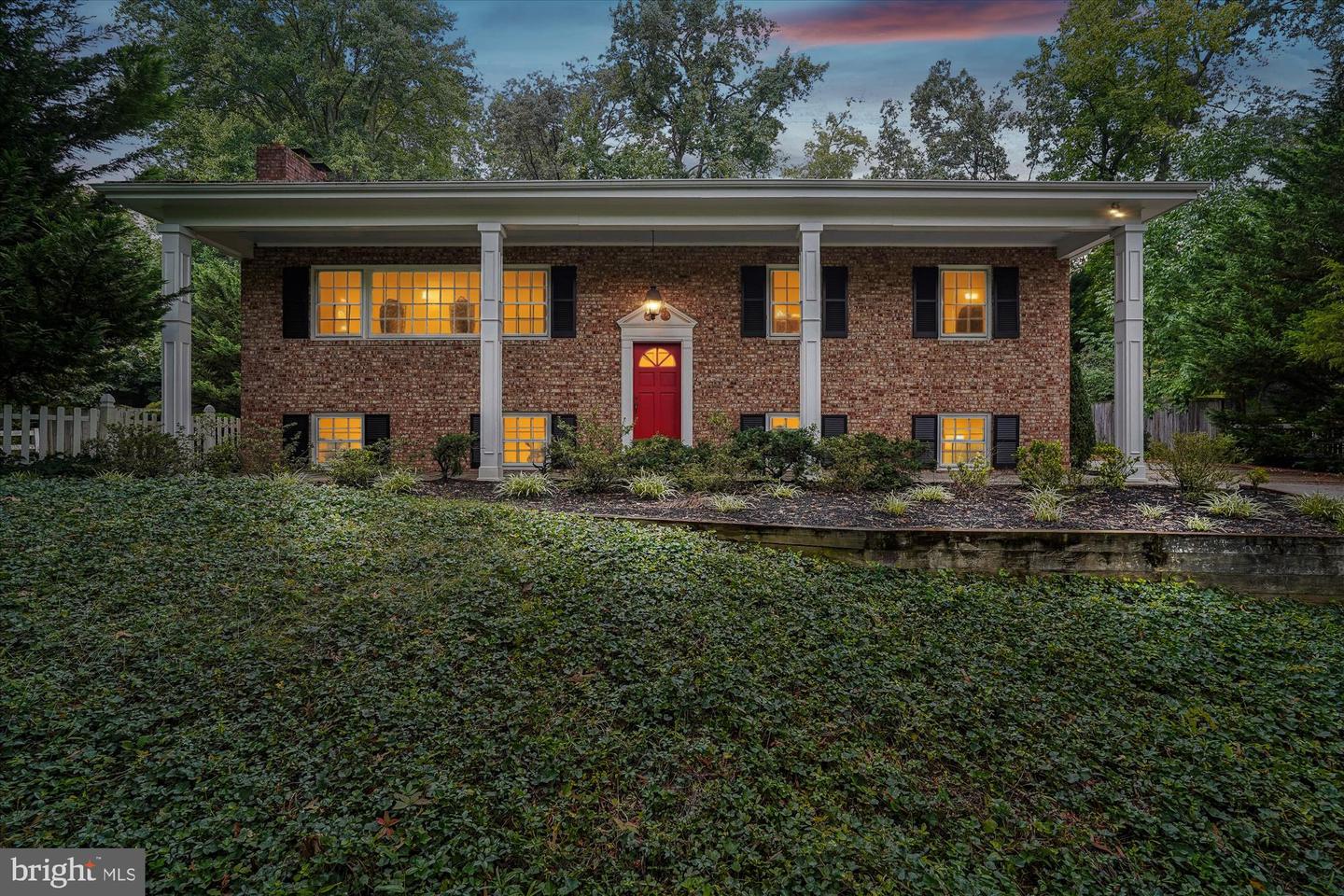 1616 Sherwood Hall Lane, Alexandria