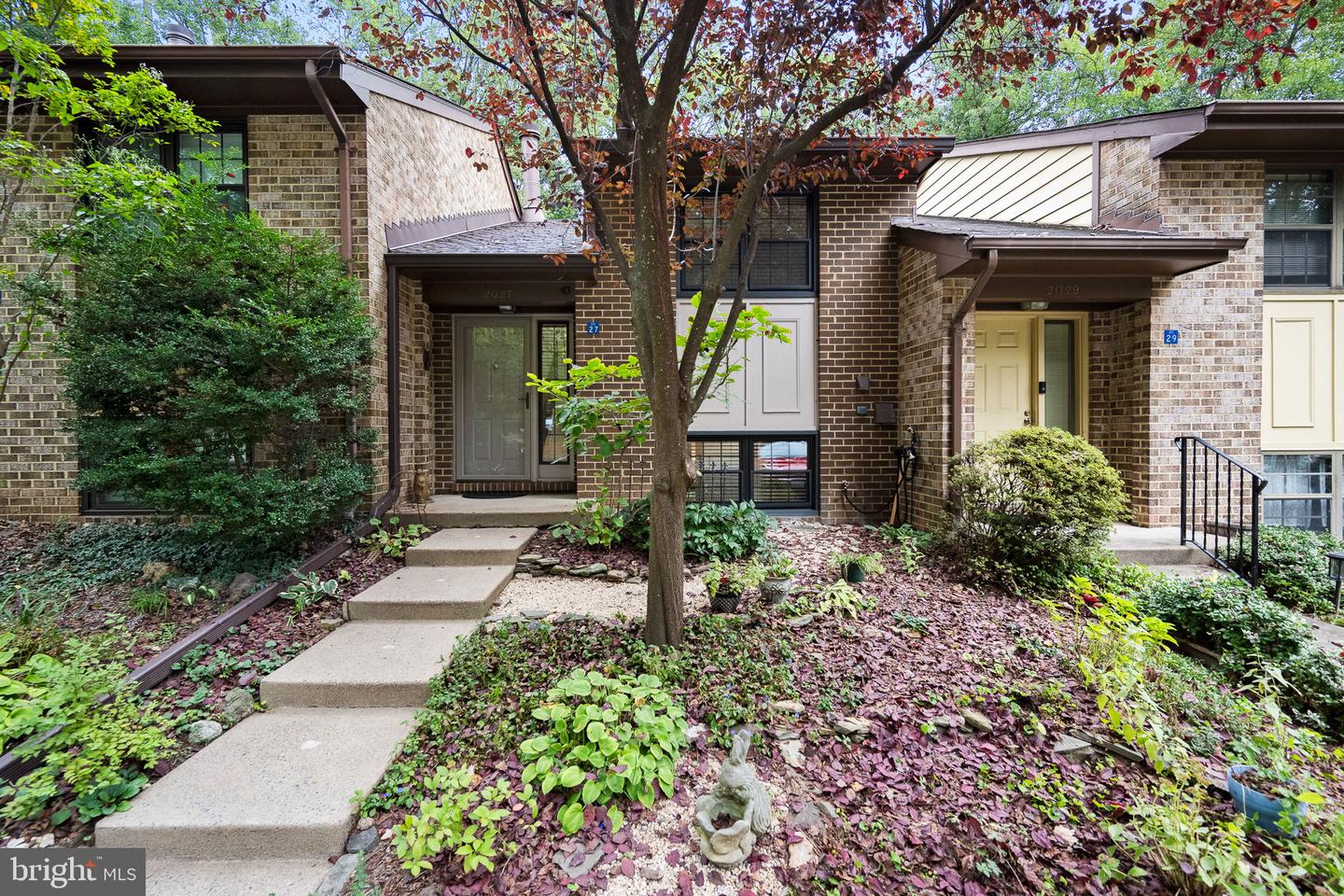 2027 Headlands Circle, Reston