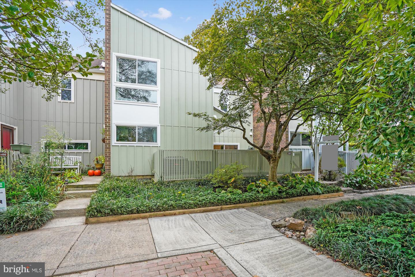 11488 Links Drive, Reston