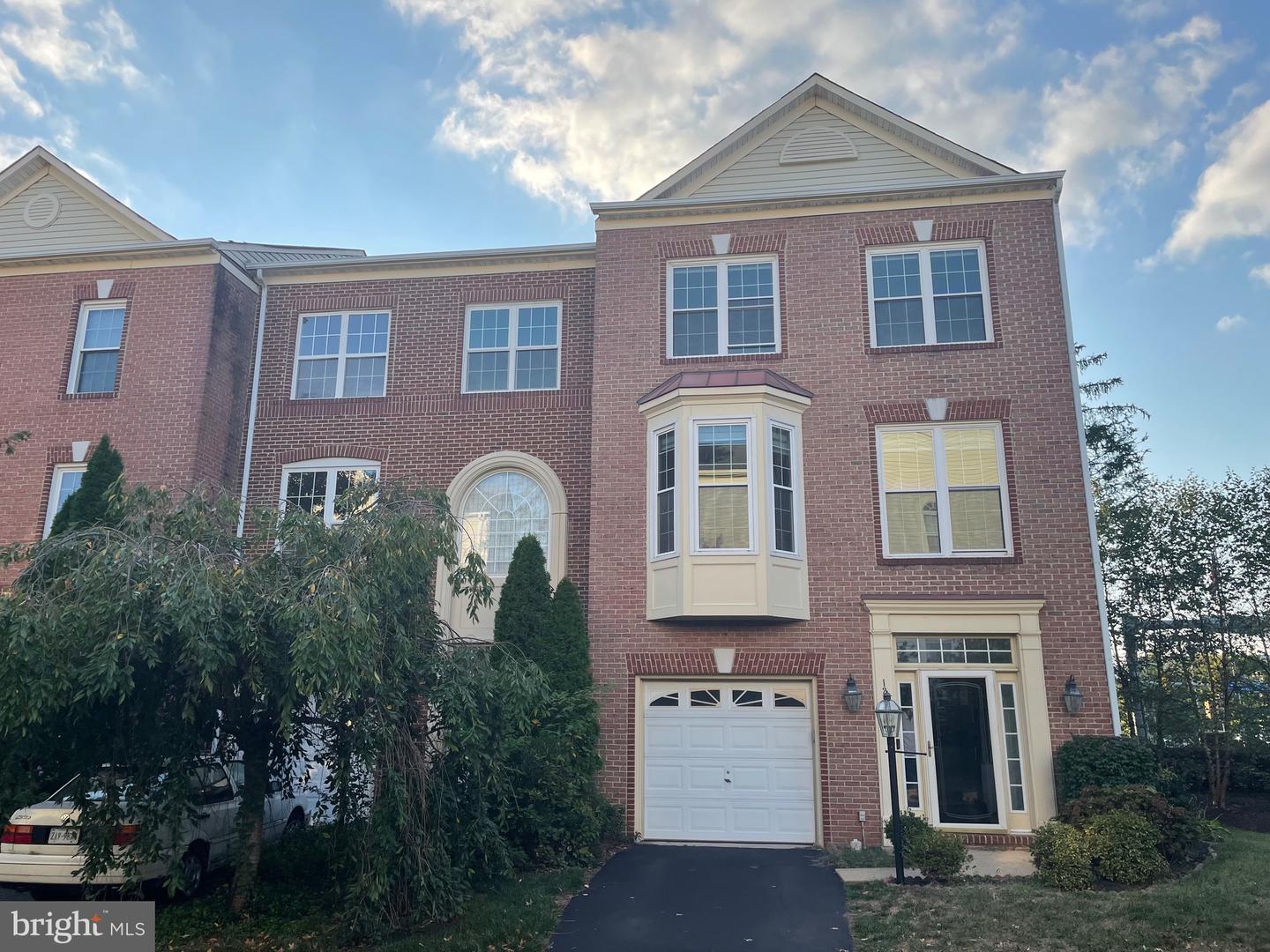 12968 Wood Crescent Circle, Herndon