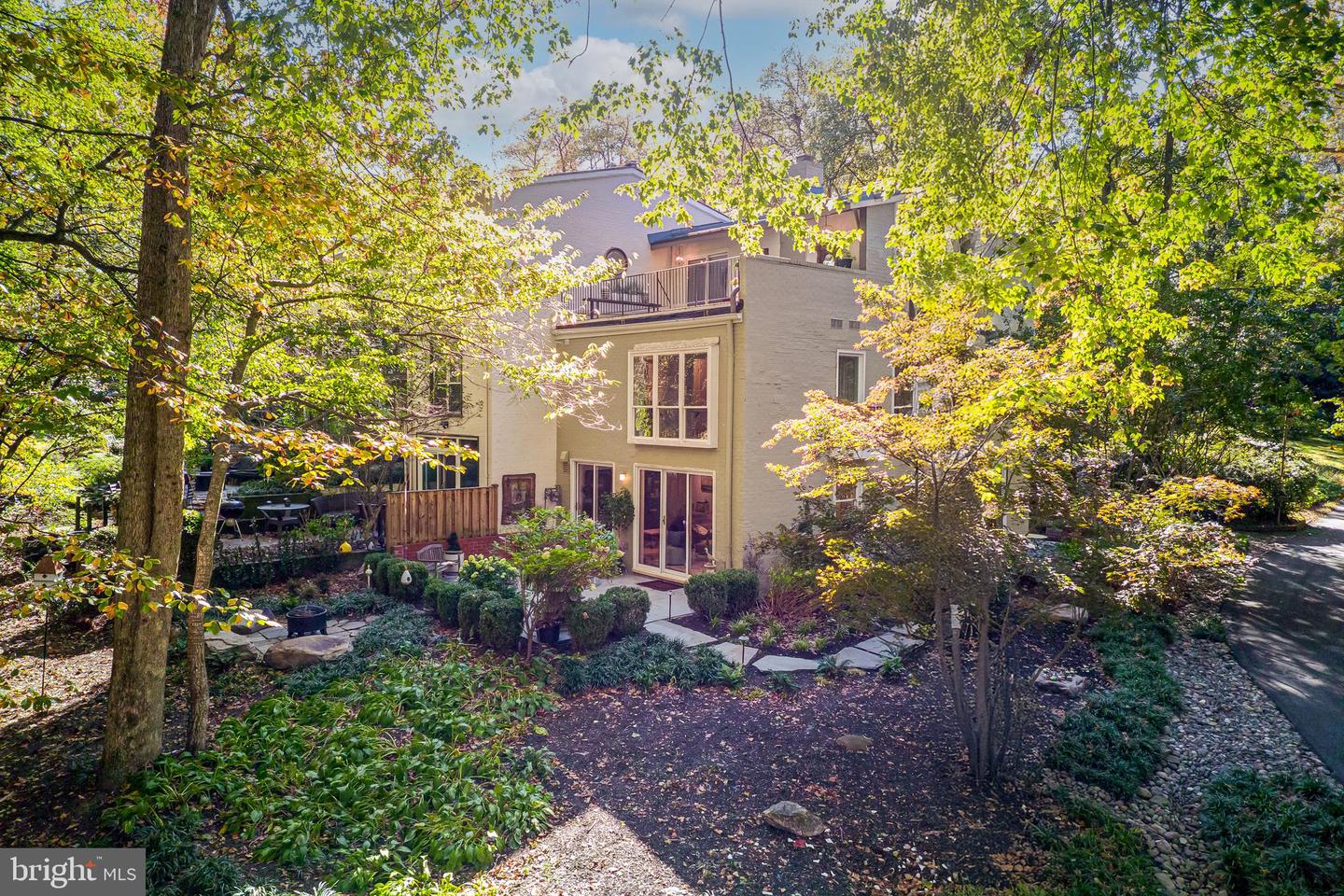 11464 Orchard Lane, Reston