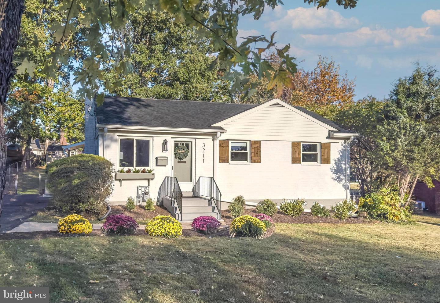 3211 Gary Court, Falls Church
