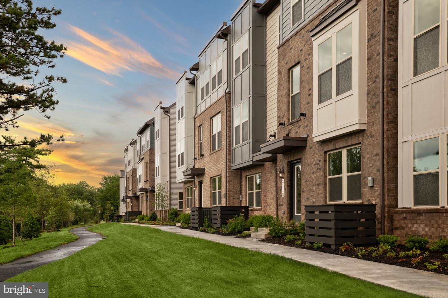 13168 Arches Road, Herndon