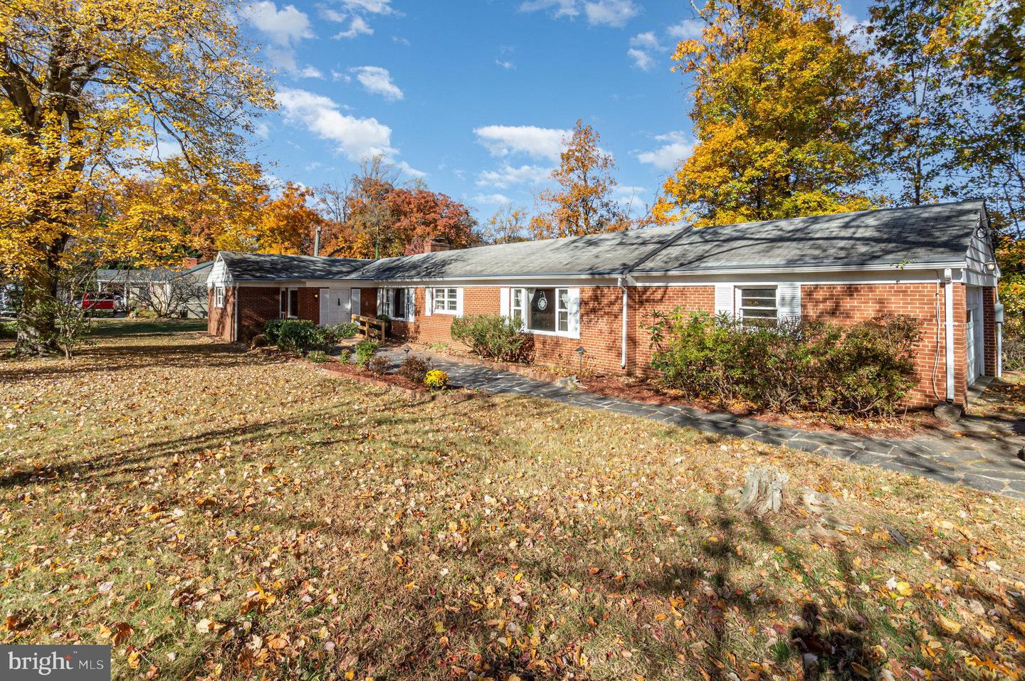 6478 Woodridge Road, Alexandria