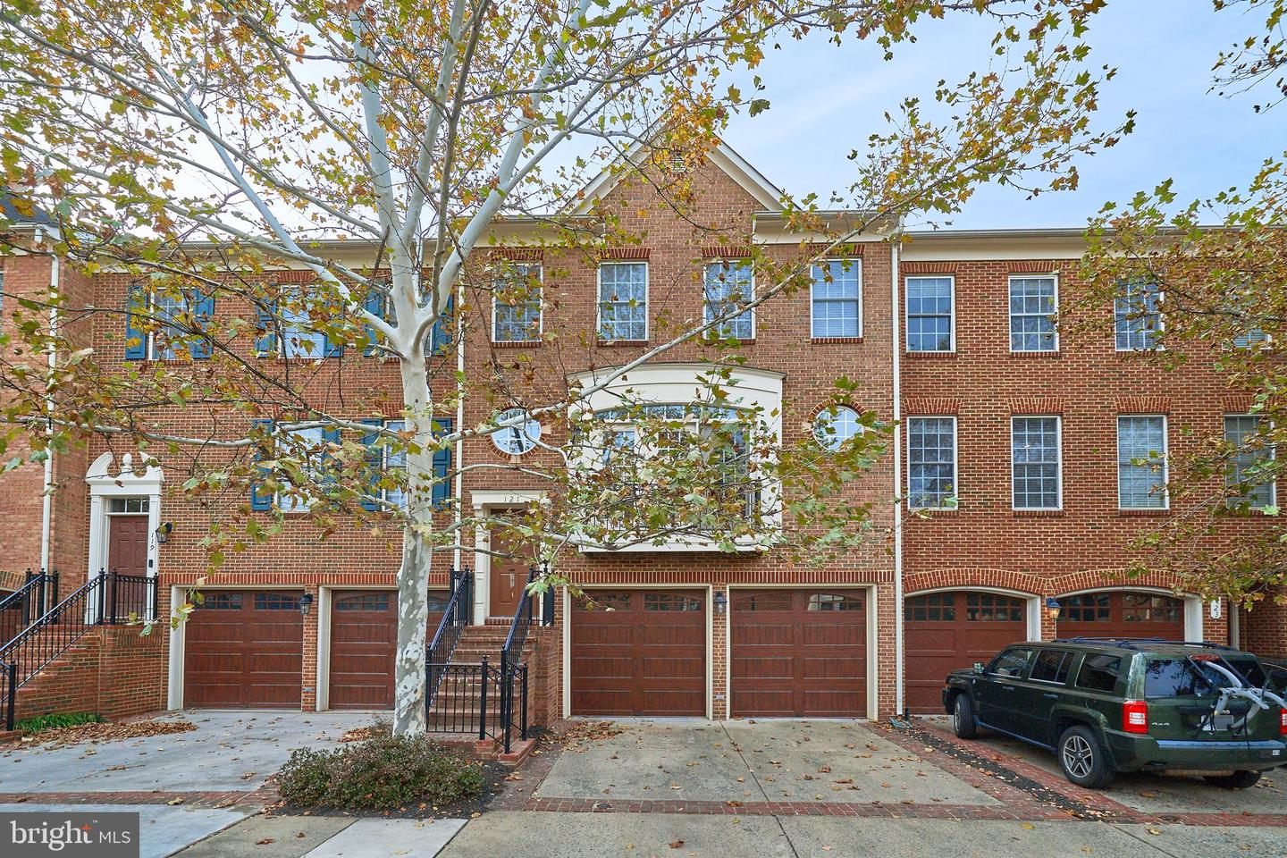 121 Herndon Mill Circle, Herndon
