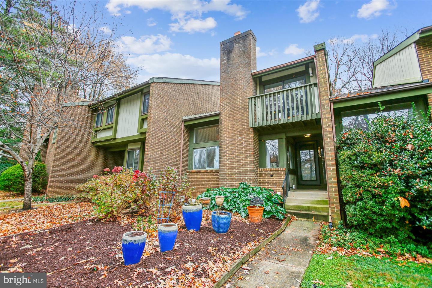 2025 Winged Foot Court, Reston
