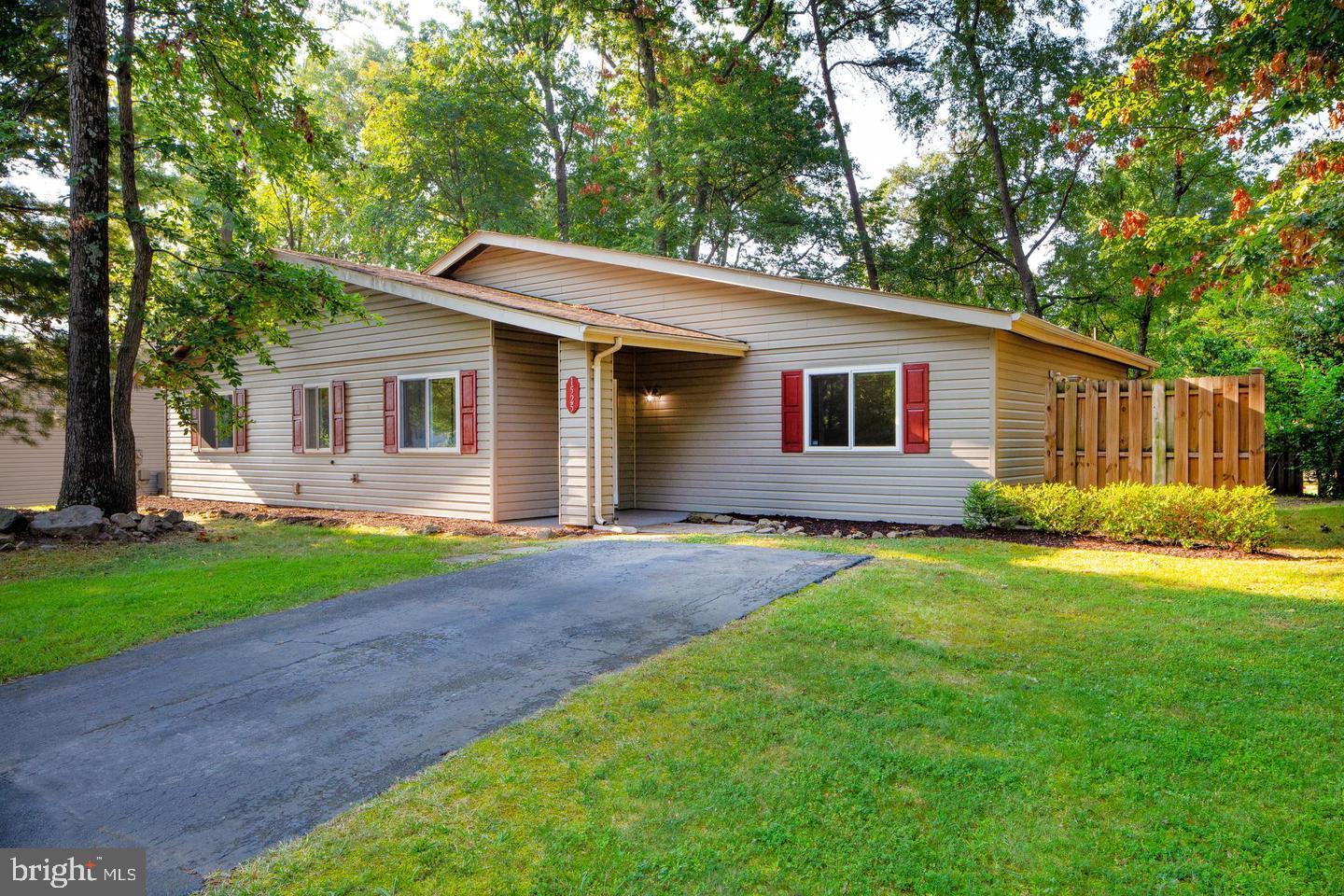 1525 Hiddenbrook Drive, Herndon