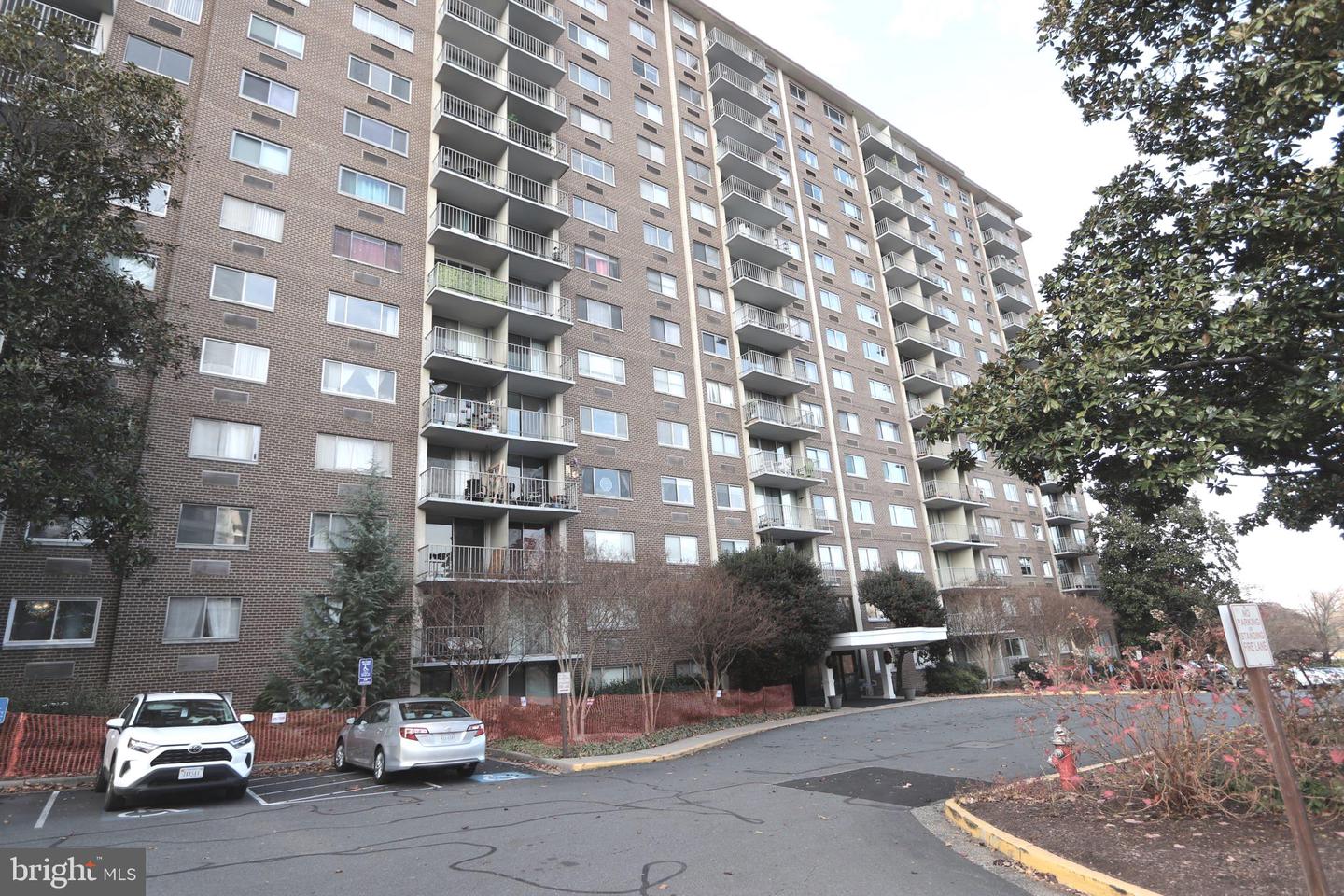 2059 Huntington Ave # 612
