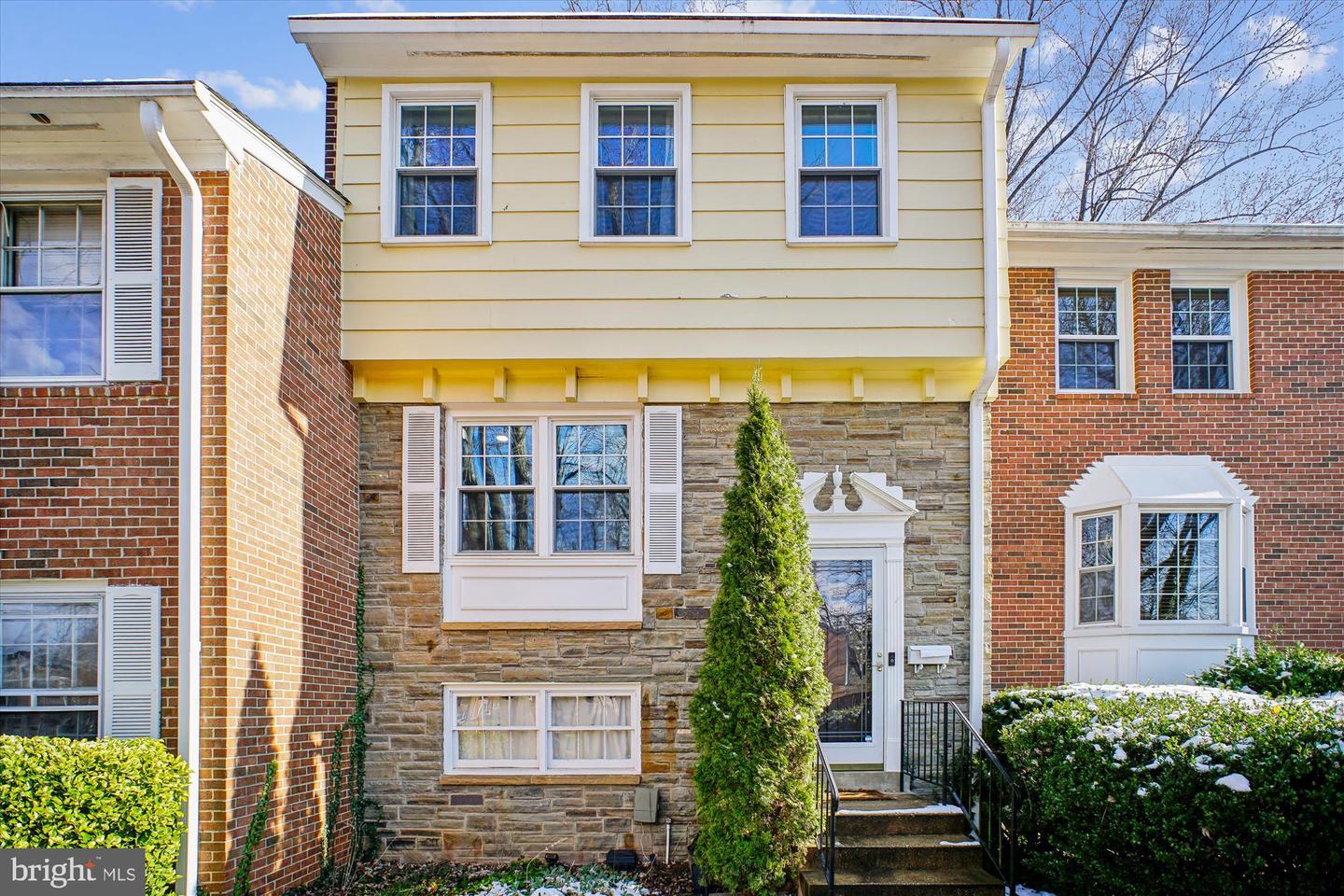 8332 Glastonbury Court, Annandale