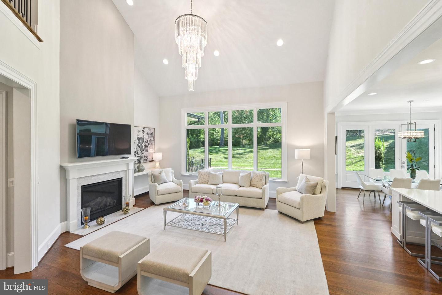 305 Old Courthouse Road NE, Vienna