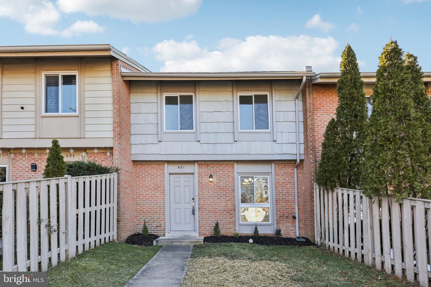 601 Clearwater Court, Herndon