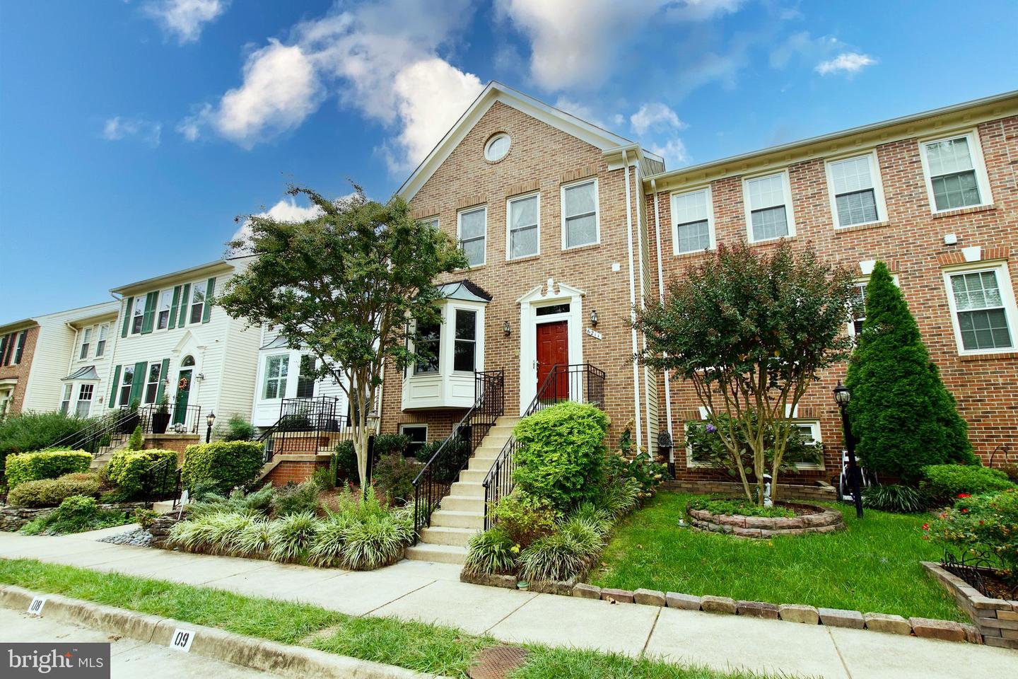 6211 Glenshire Row, Alexandria