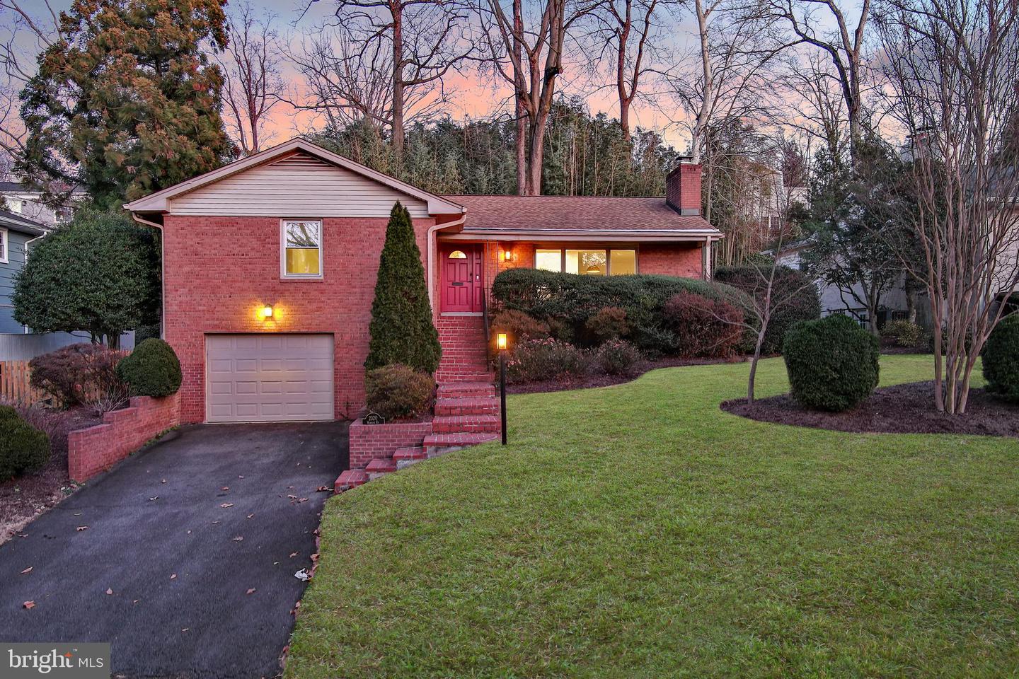 2320 Windsor Road, Alexandria