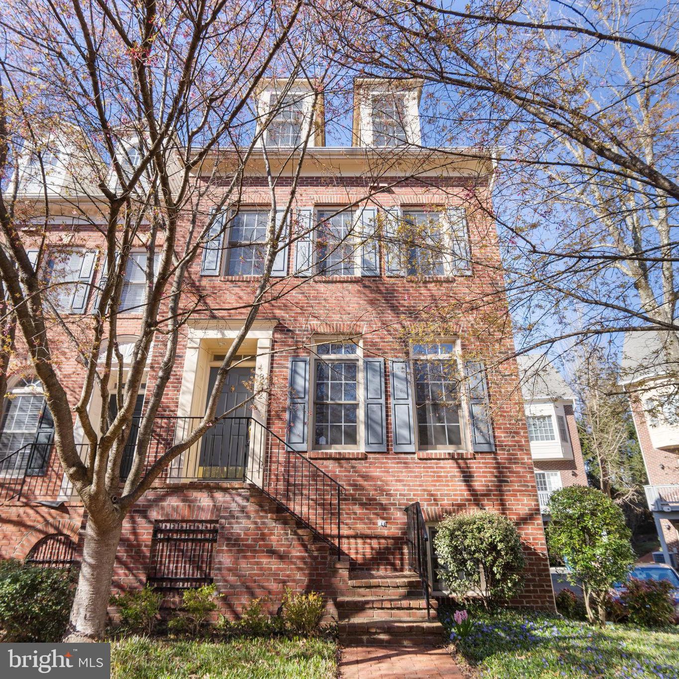 8882 Ashgrove House Lane, Vienna