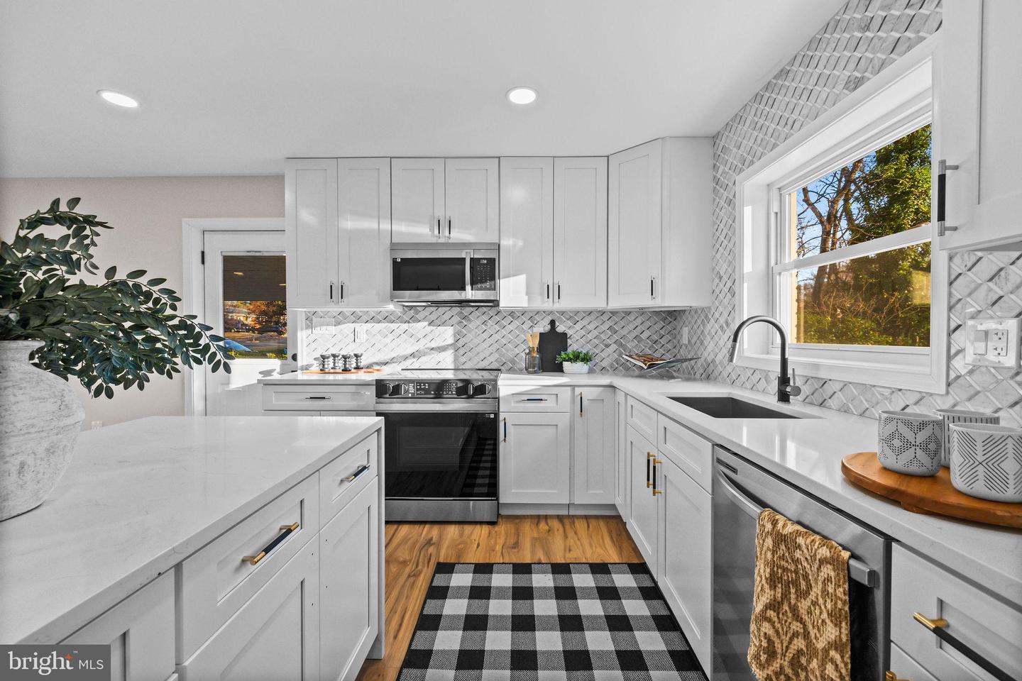 4405 Laurel Road, Alexandria
