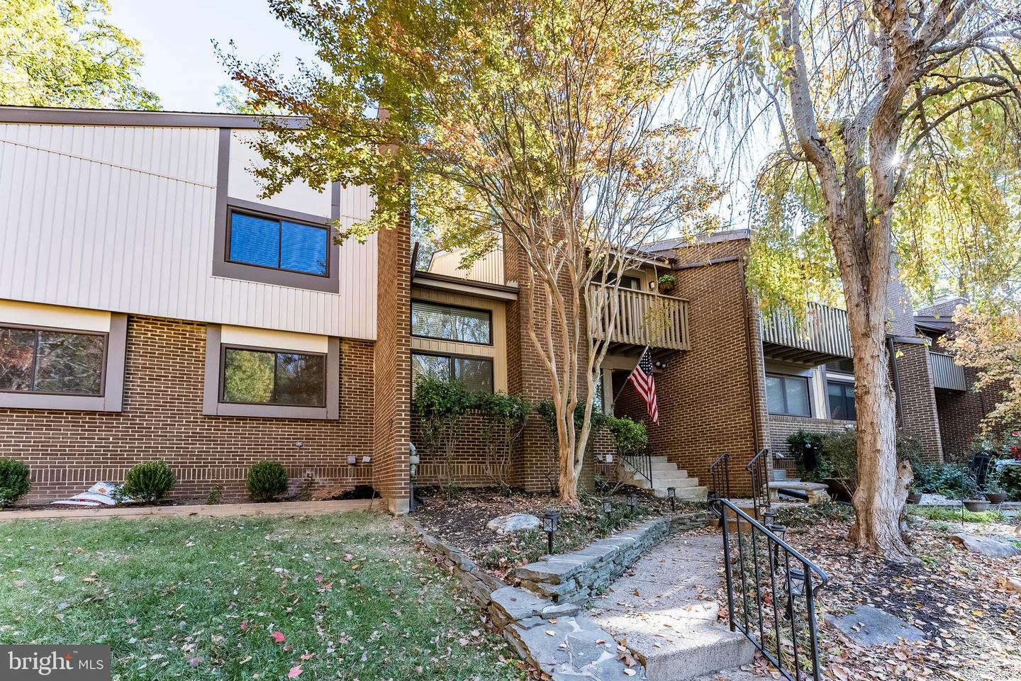 2045 Winged Foot Court, Reston