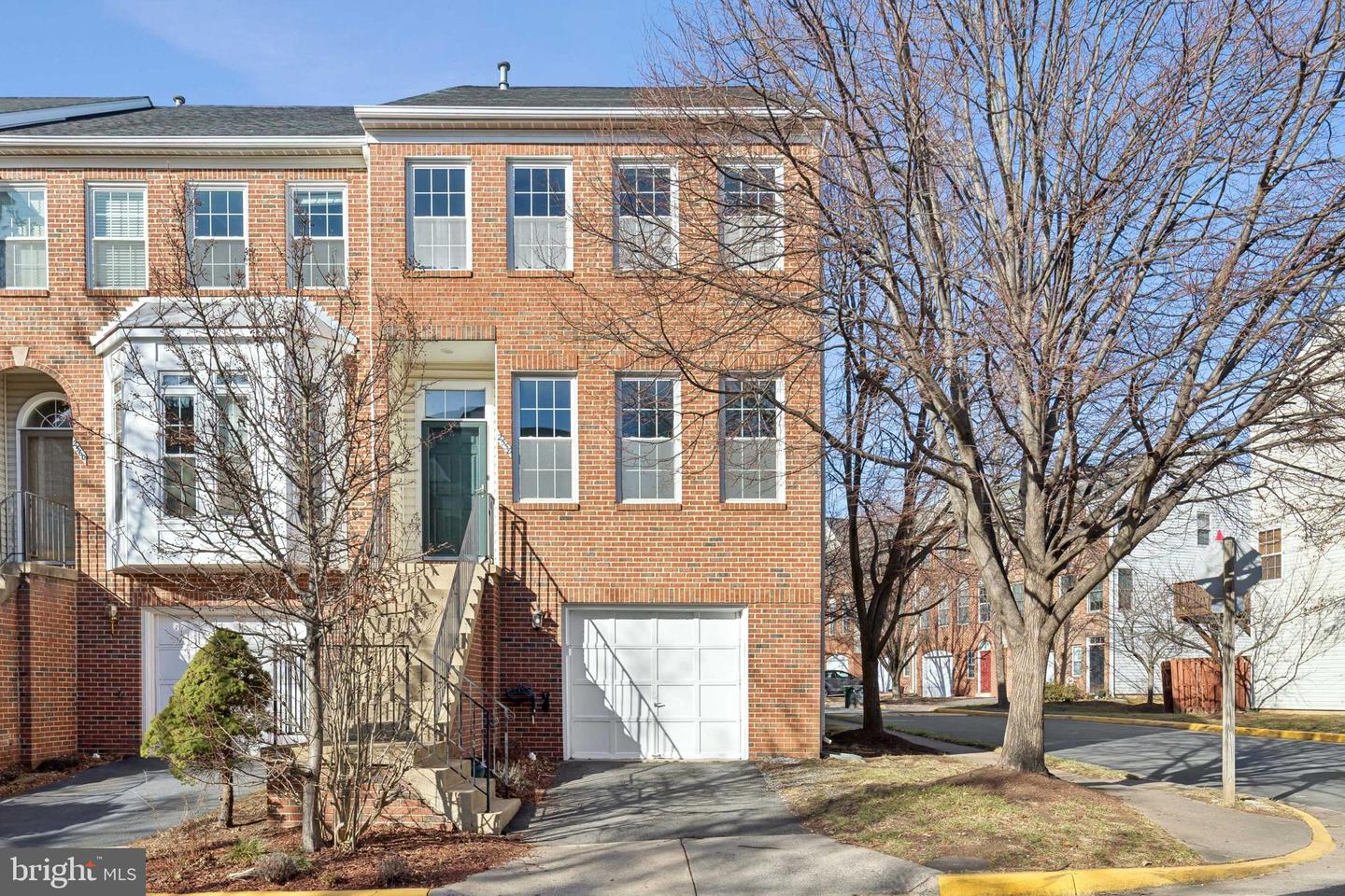 2558 James Monroe Circle, Herndon
