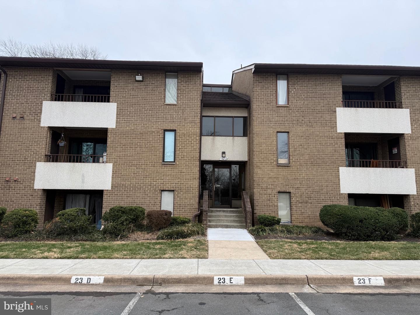 523 Florida Avenue #t2, Herndon