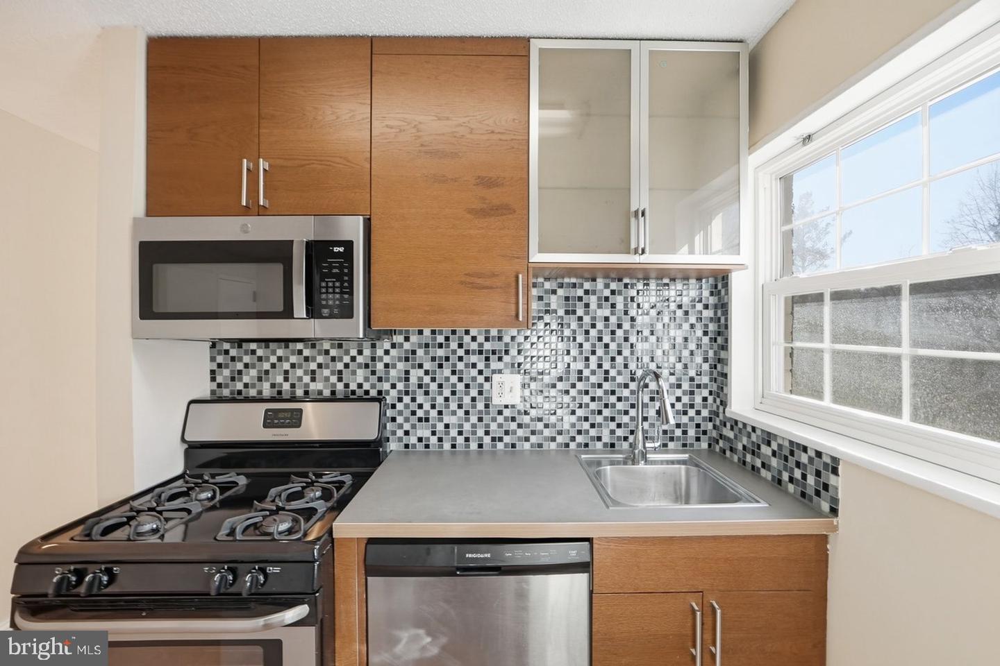 2239 Farrington Avenue #05-302, Alexandria