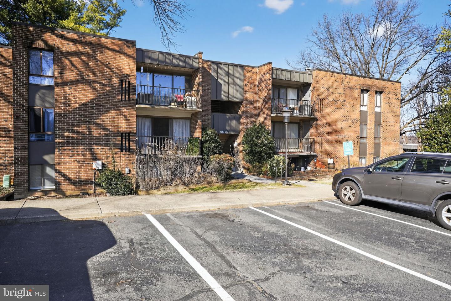 4400 Island Place #302, Annandale