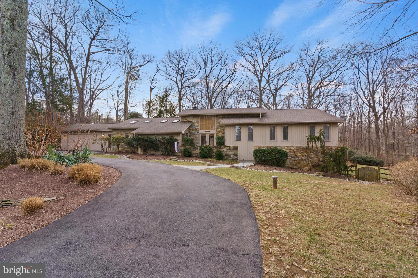 10124 Captain Hickory Place, Great Falls