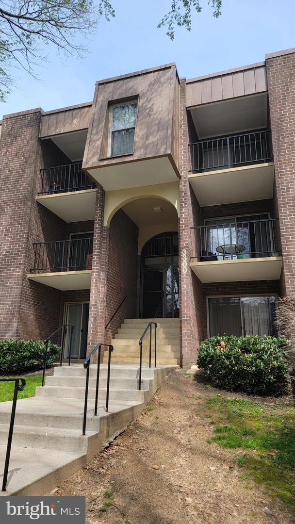 3300 Woodburn Village Dr, Annandale