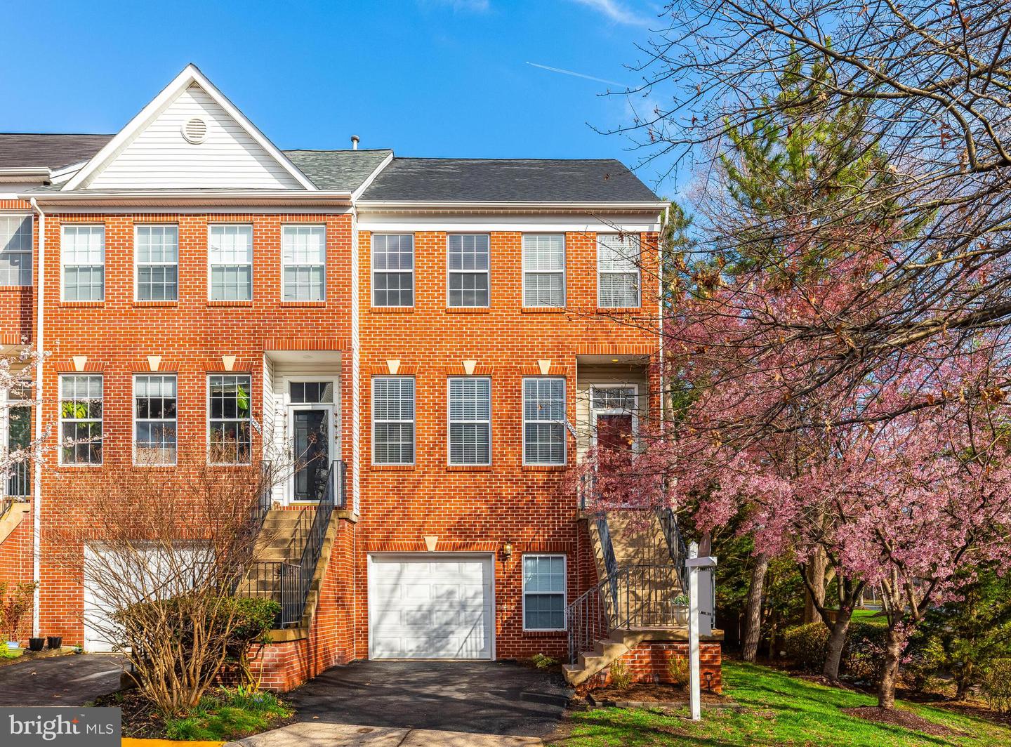 2526 James Monroe Circle, Herndon