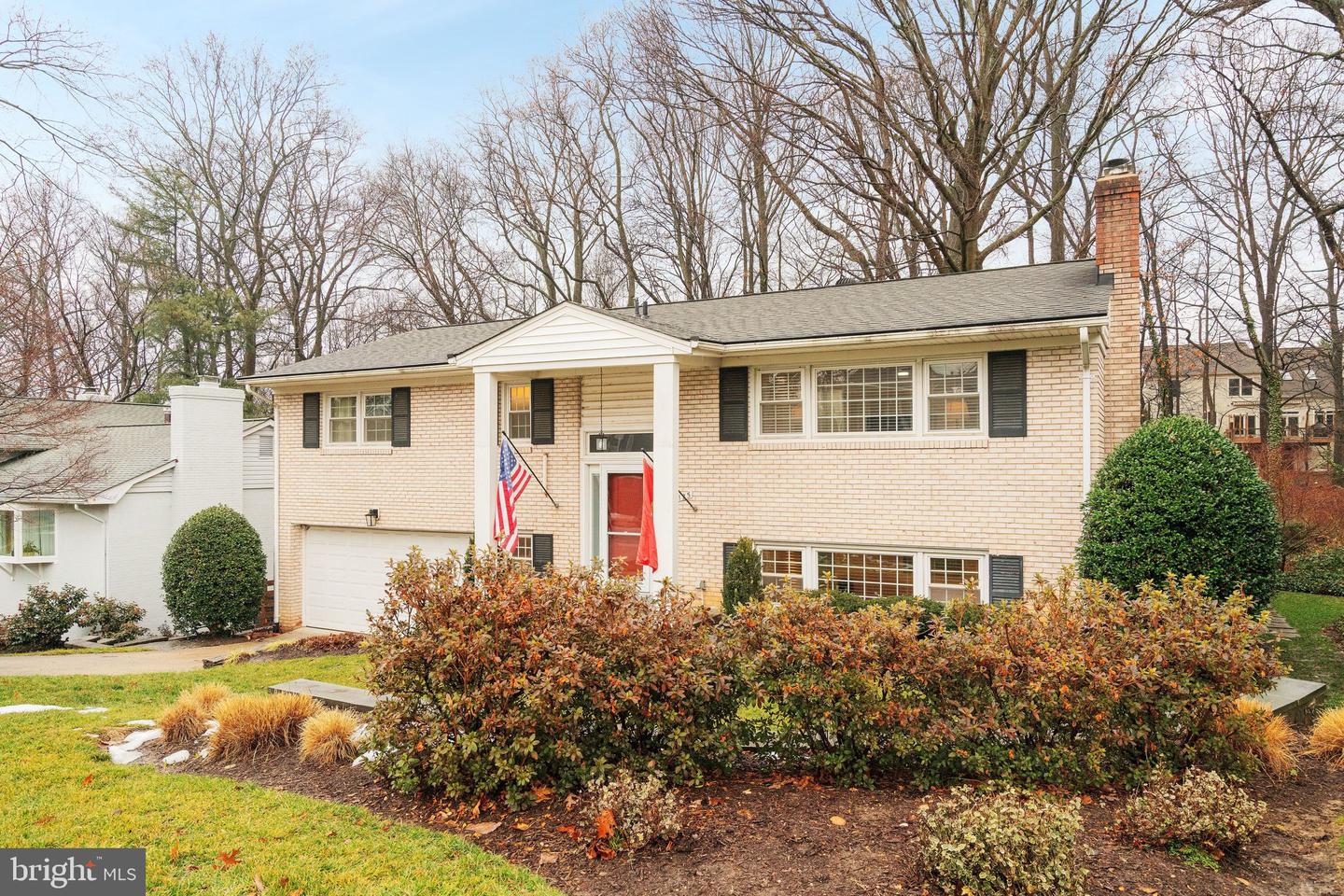 6125 Beech Tree Drive, Alexandria