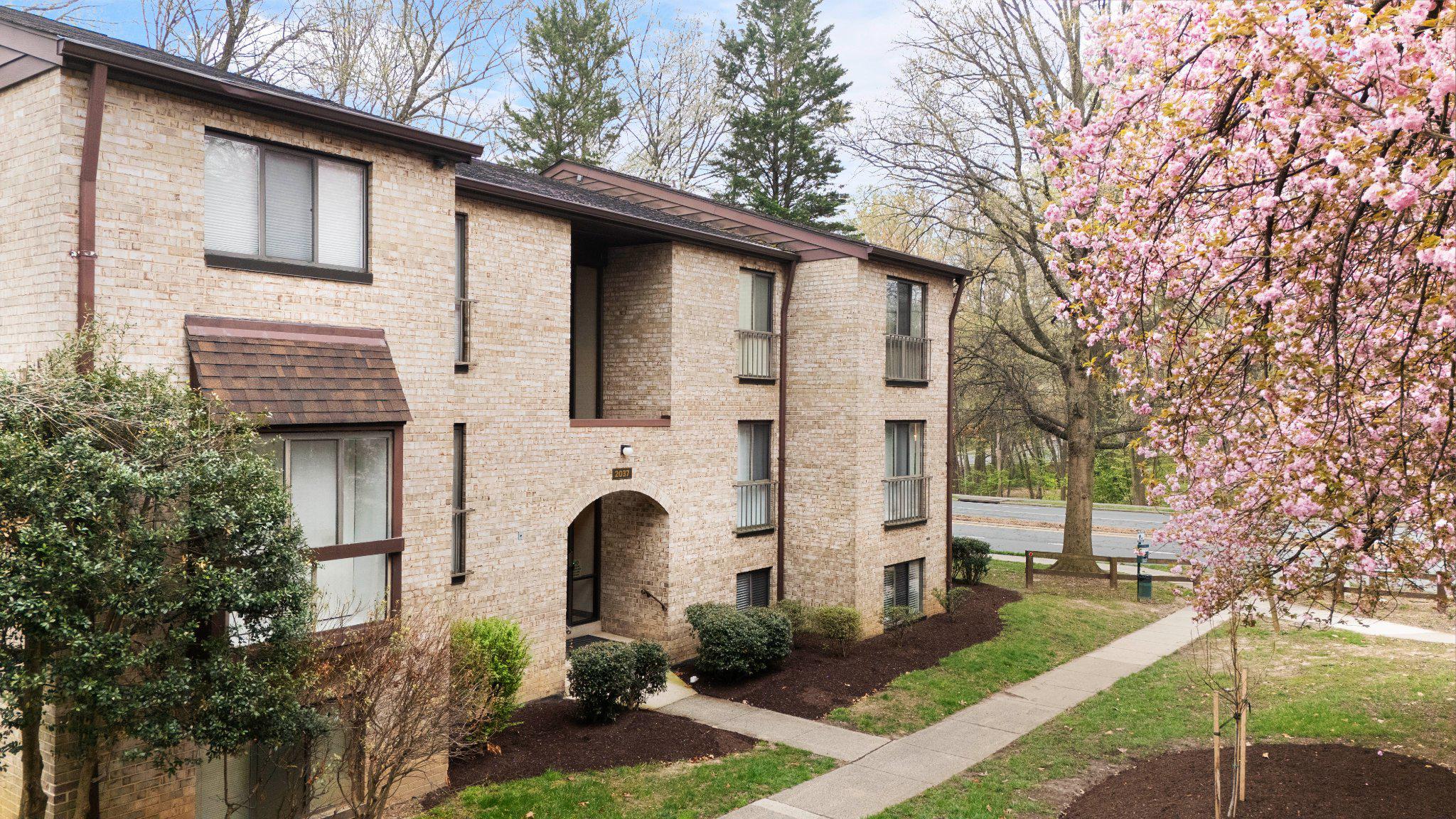 2037 Royal Fern Court #47/2c