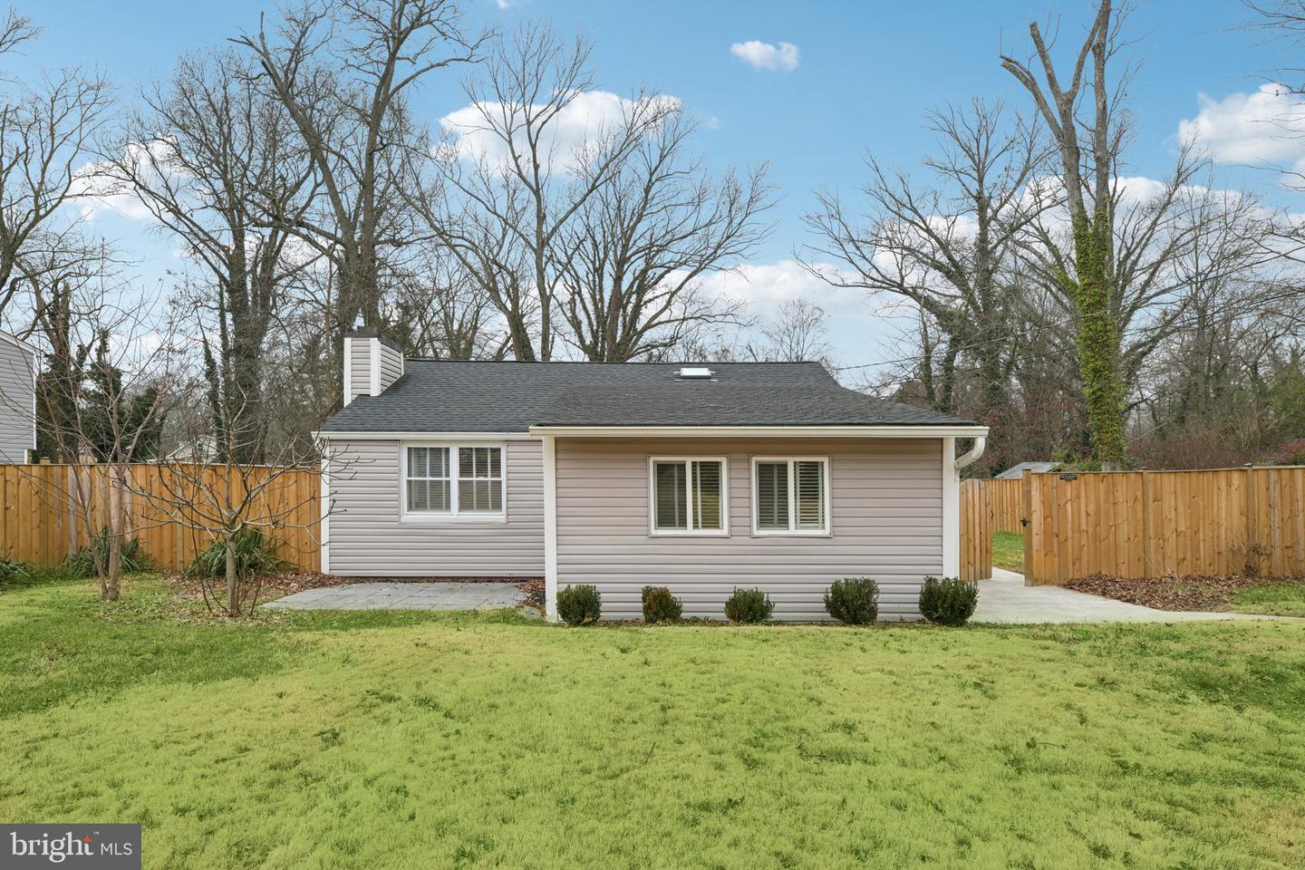 8422 Woodlawn Street, Alexandria