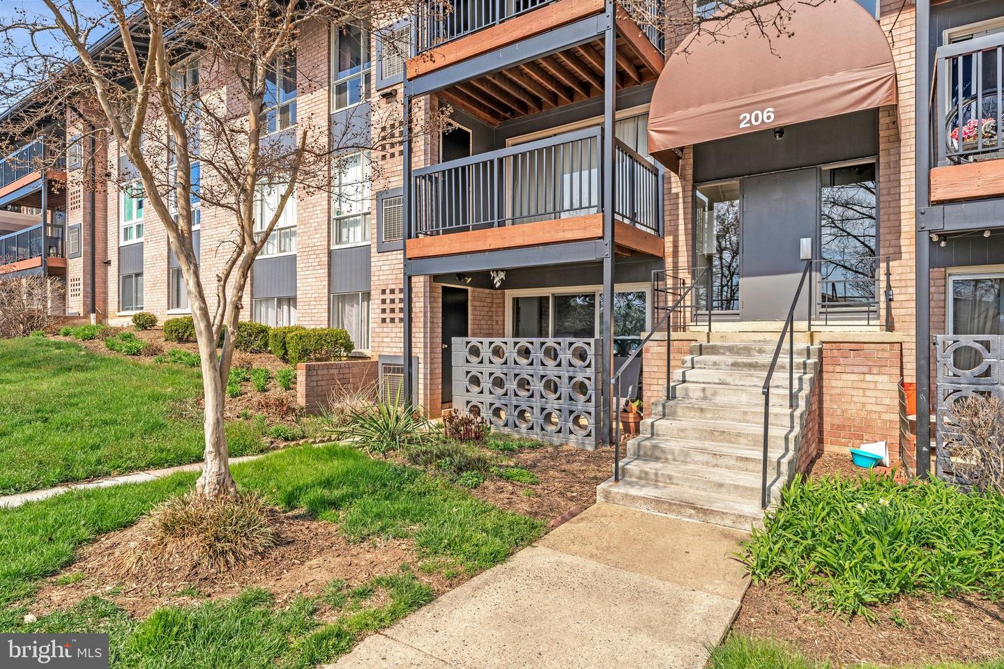 206 Park Terrace Court SE #38, Vienna