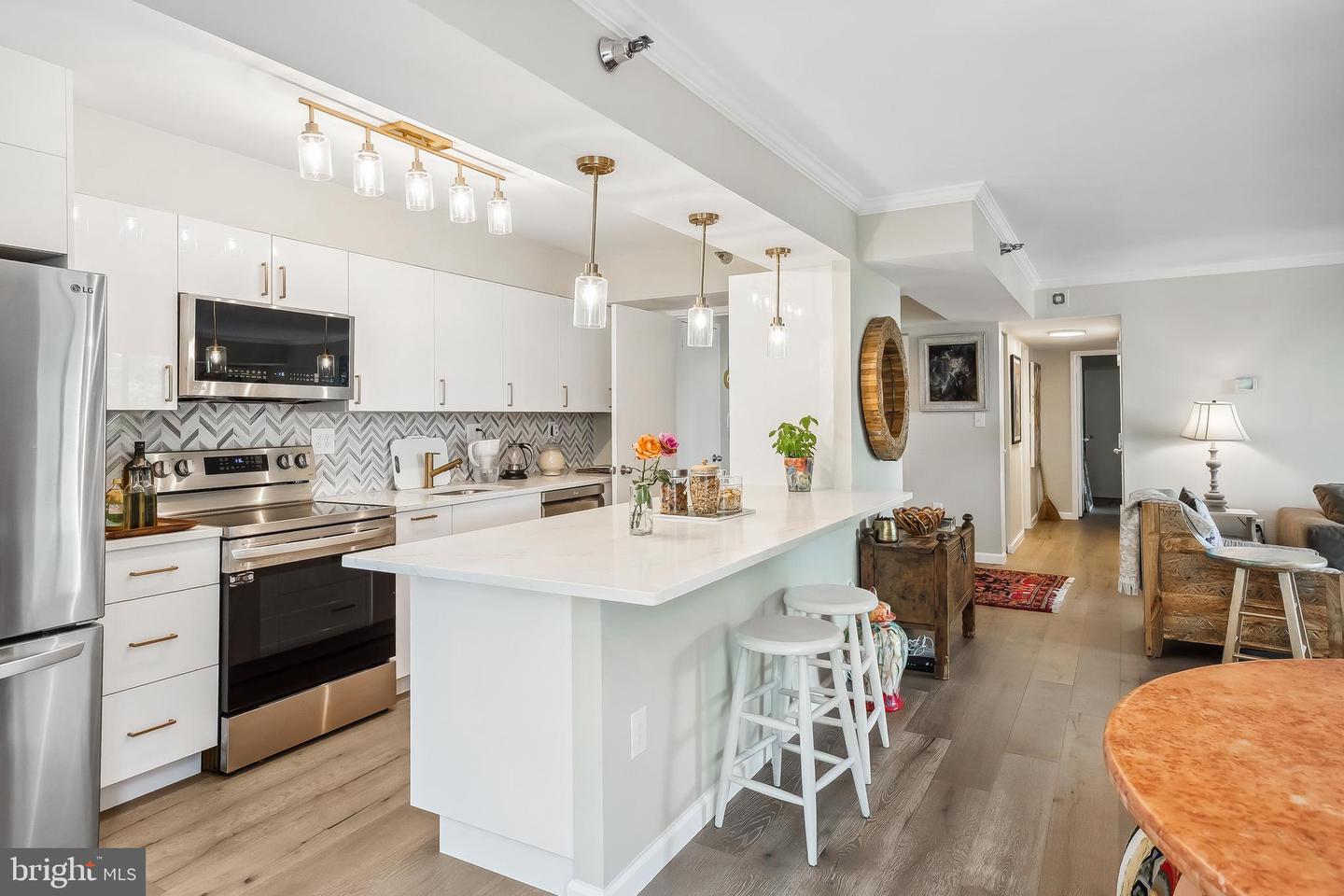 1808 Old Meadow Road #906, Mclean