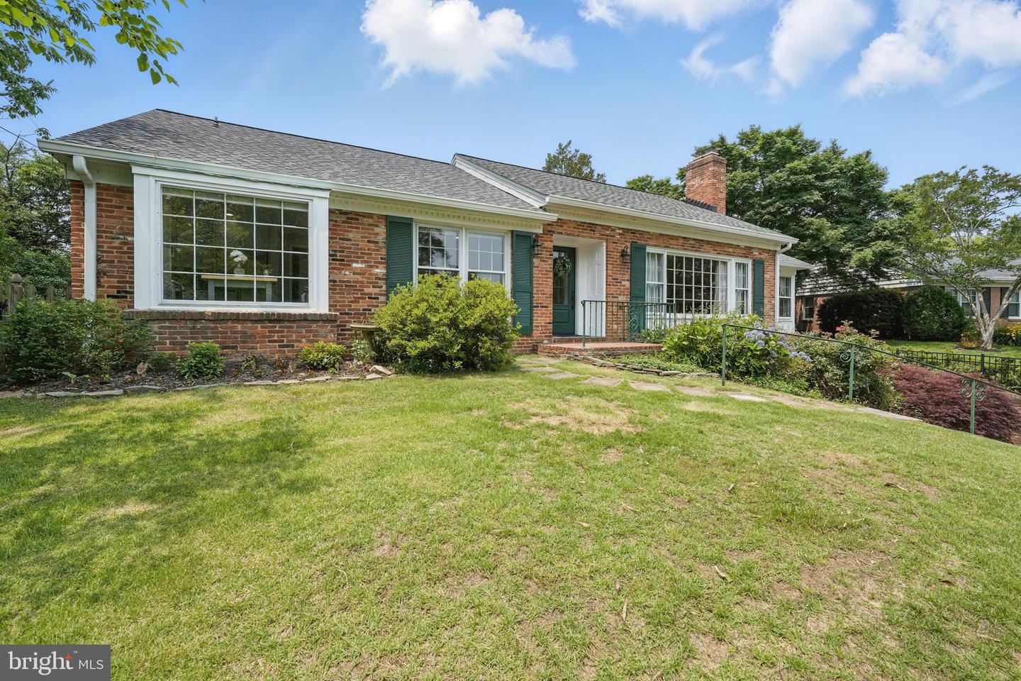 6622 Skyline Court, Alexandria