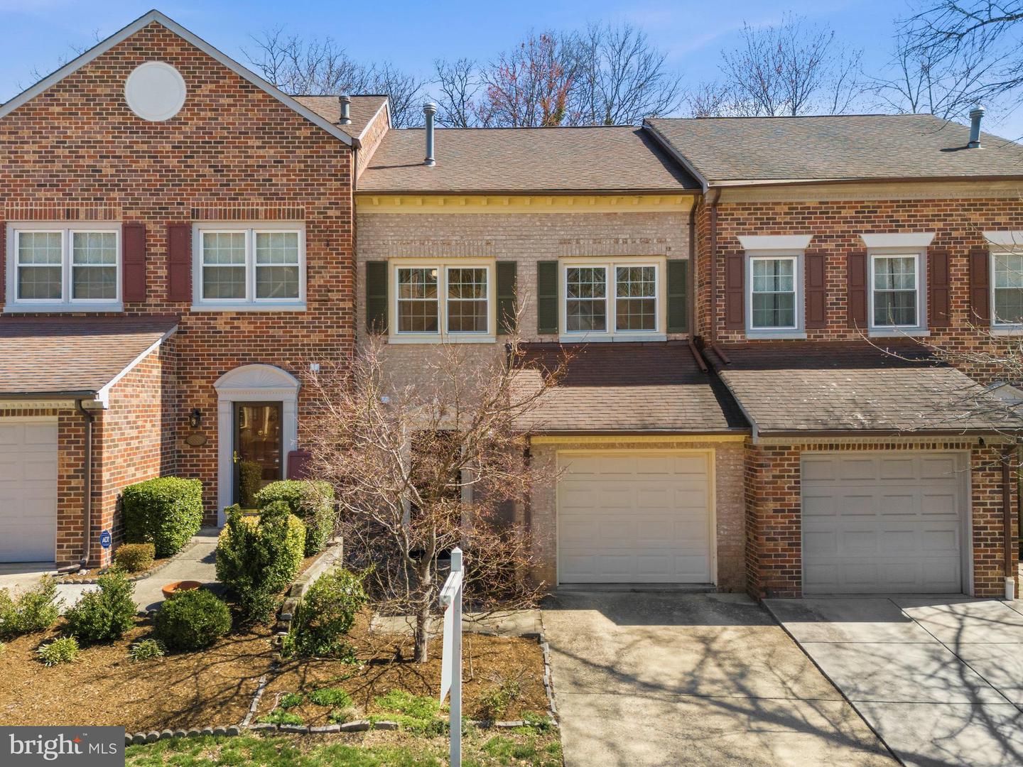 5885 Woodfield Estates Drive, Alexandria