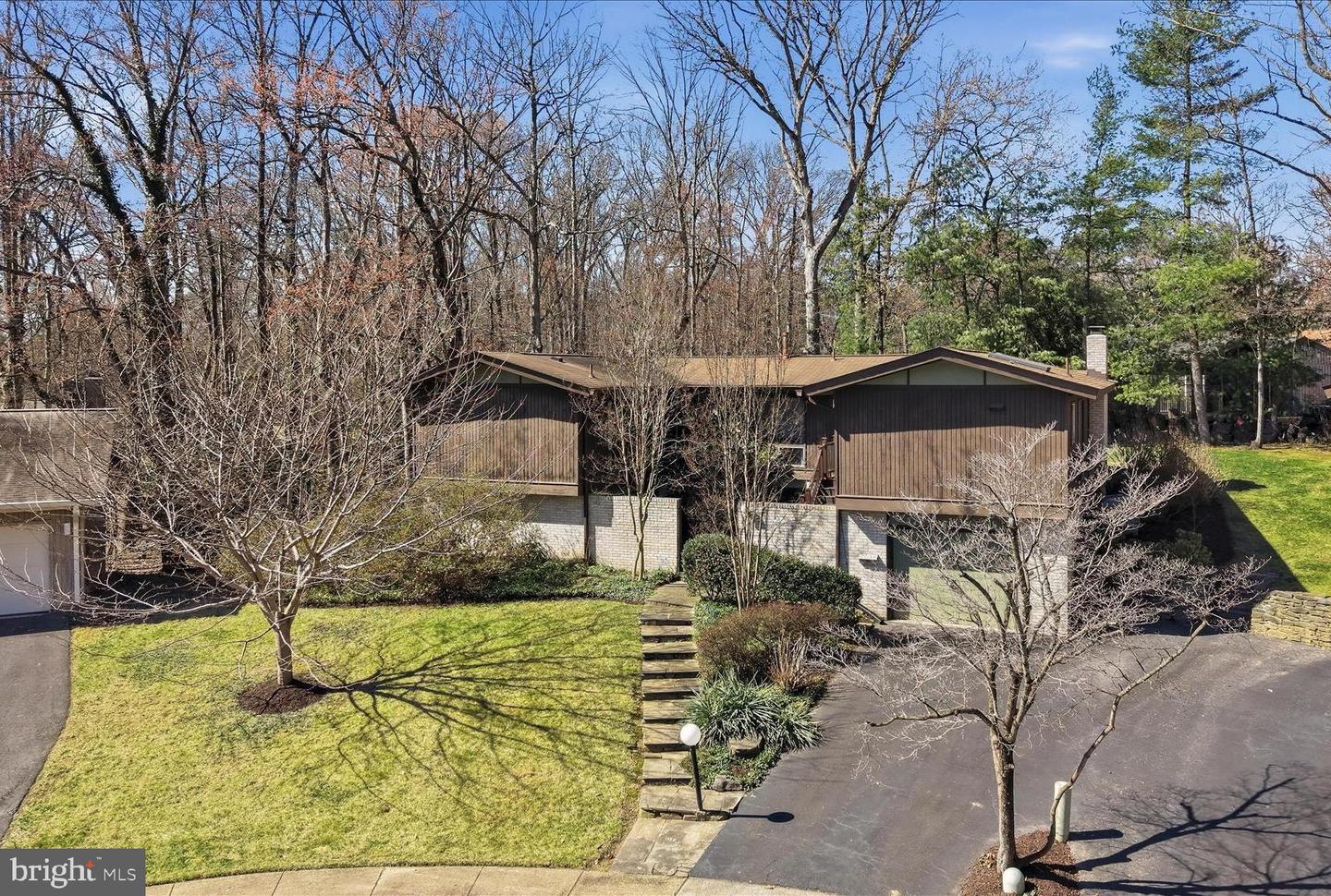 8825 Charles Hawkins Way, Annandale