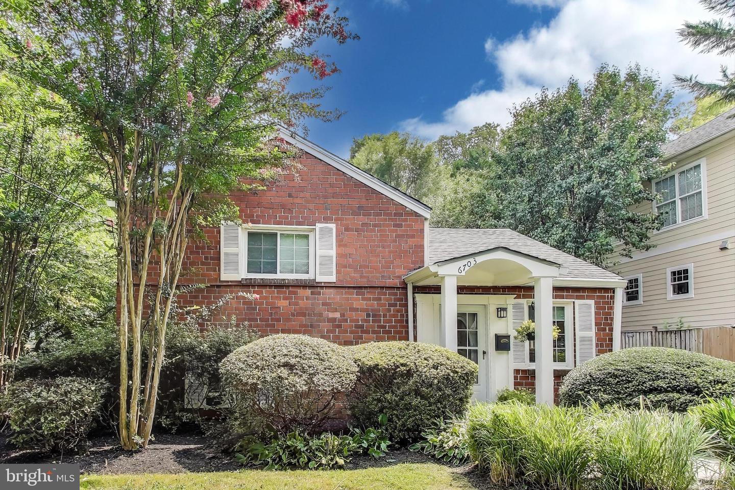6703 Hallwood Avenue, Falls Church