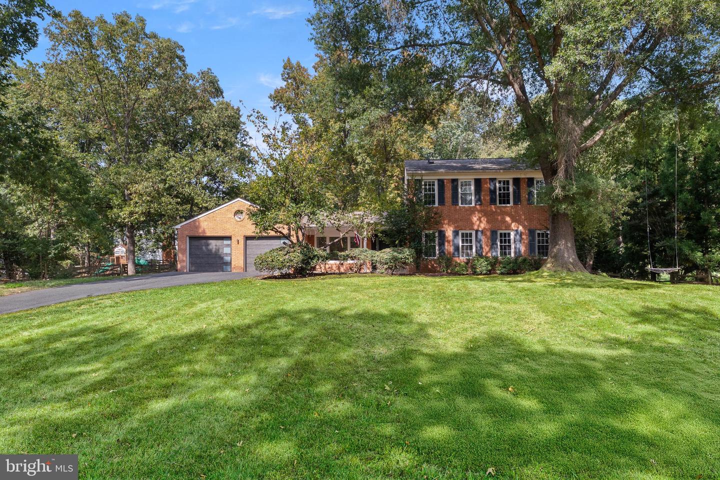 12183 Holly Knoll Circle, Great Falls