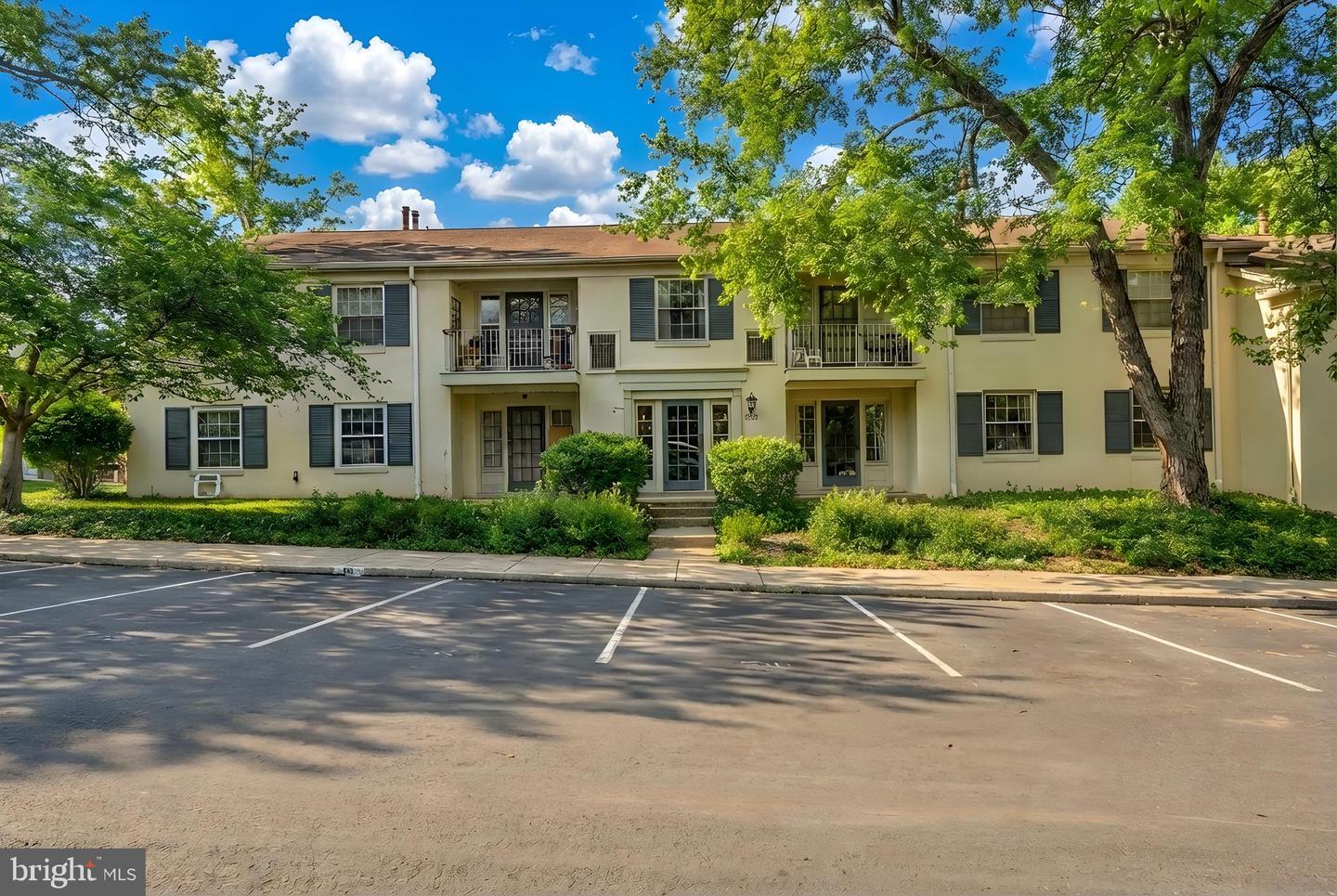 5902-B Queenston Street #505, Springfield
