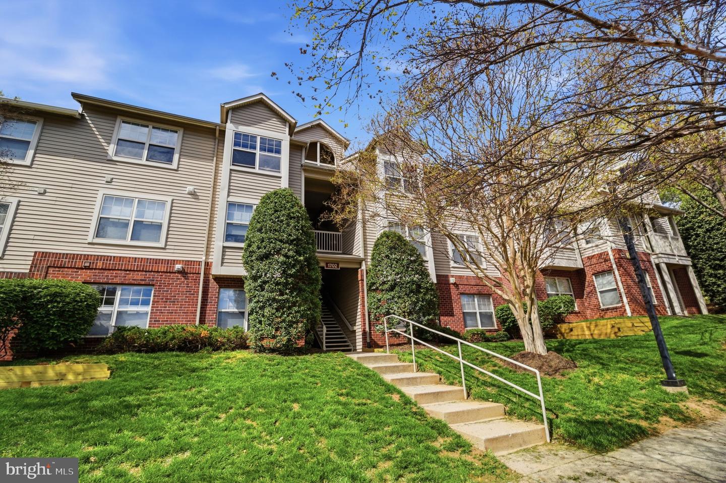 1702 Ascot Way #f, Reston
