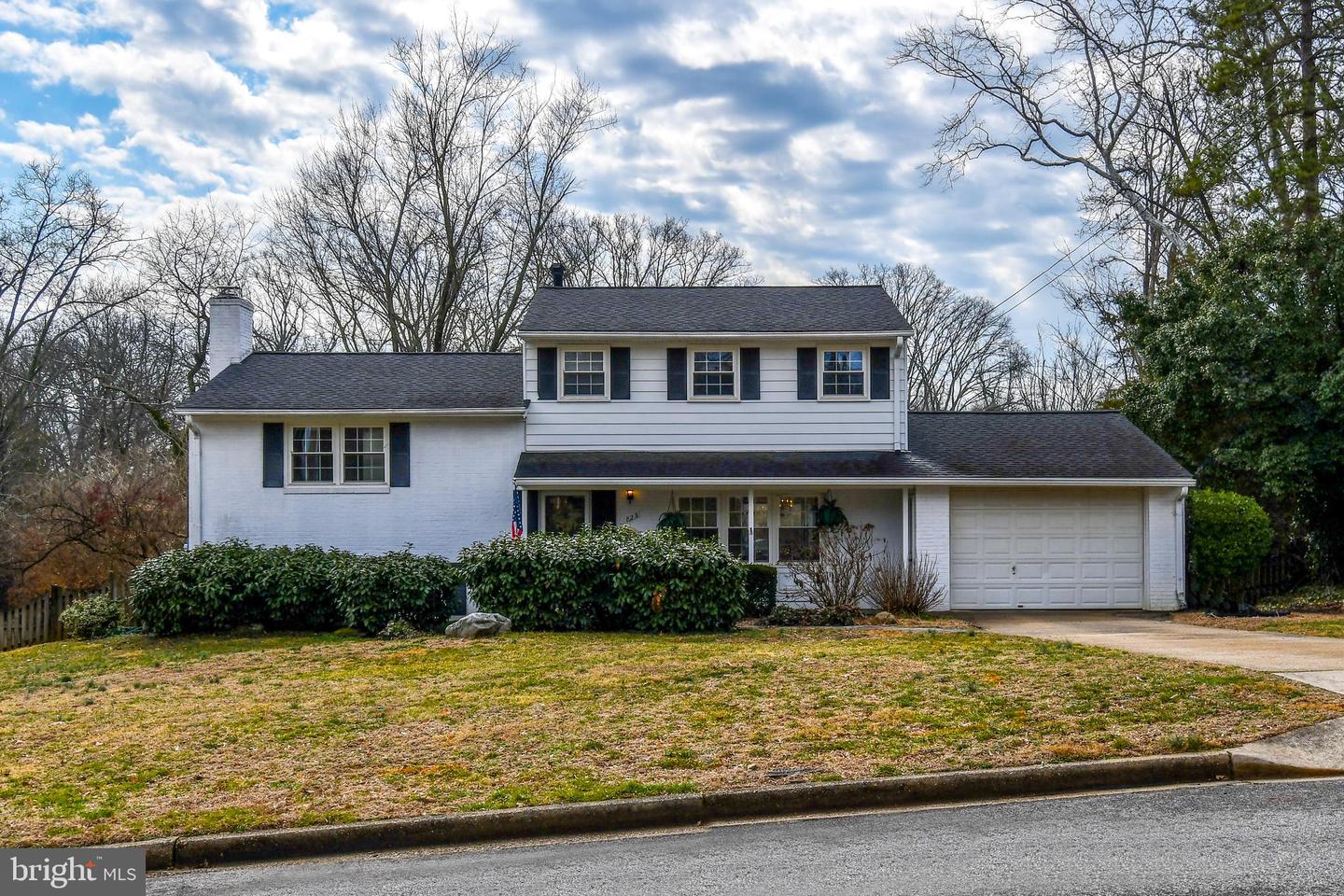 823 Neal Drive, Alexandria